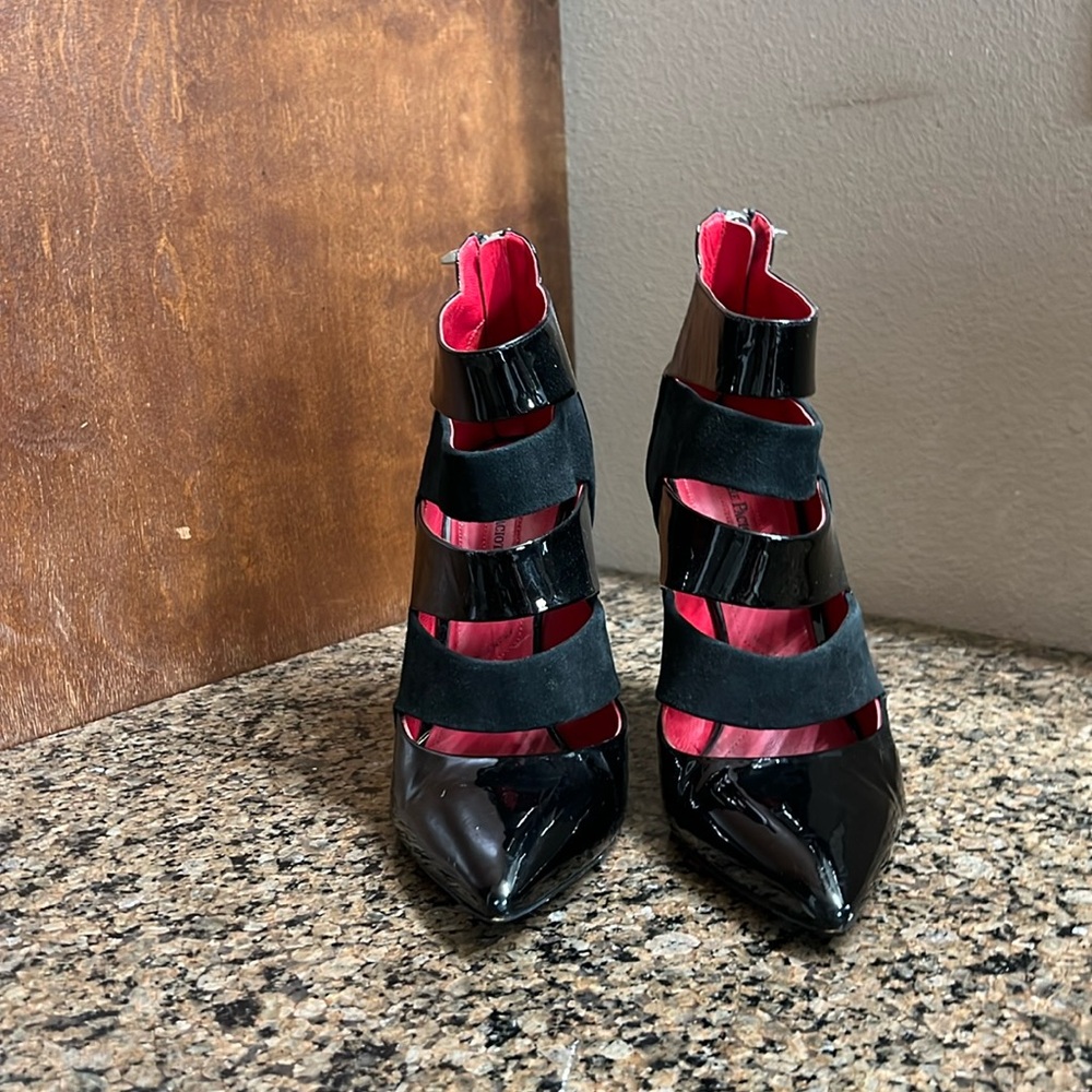 Black heels. Cesare Paciotti.